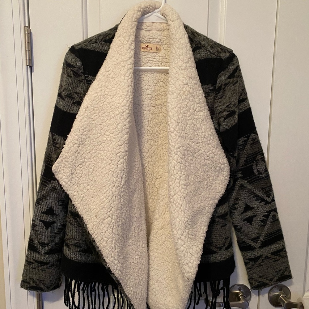 Hollister Blue Aztec-Patterned Fleece-Lined Poncho